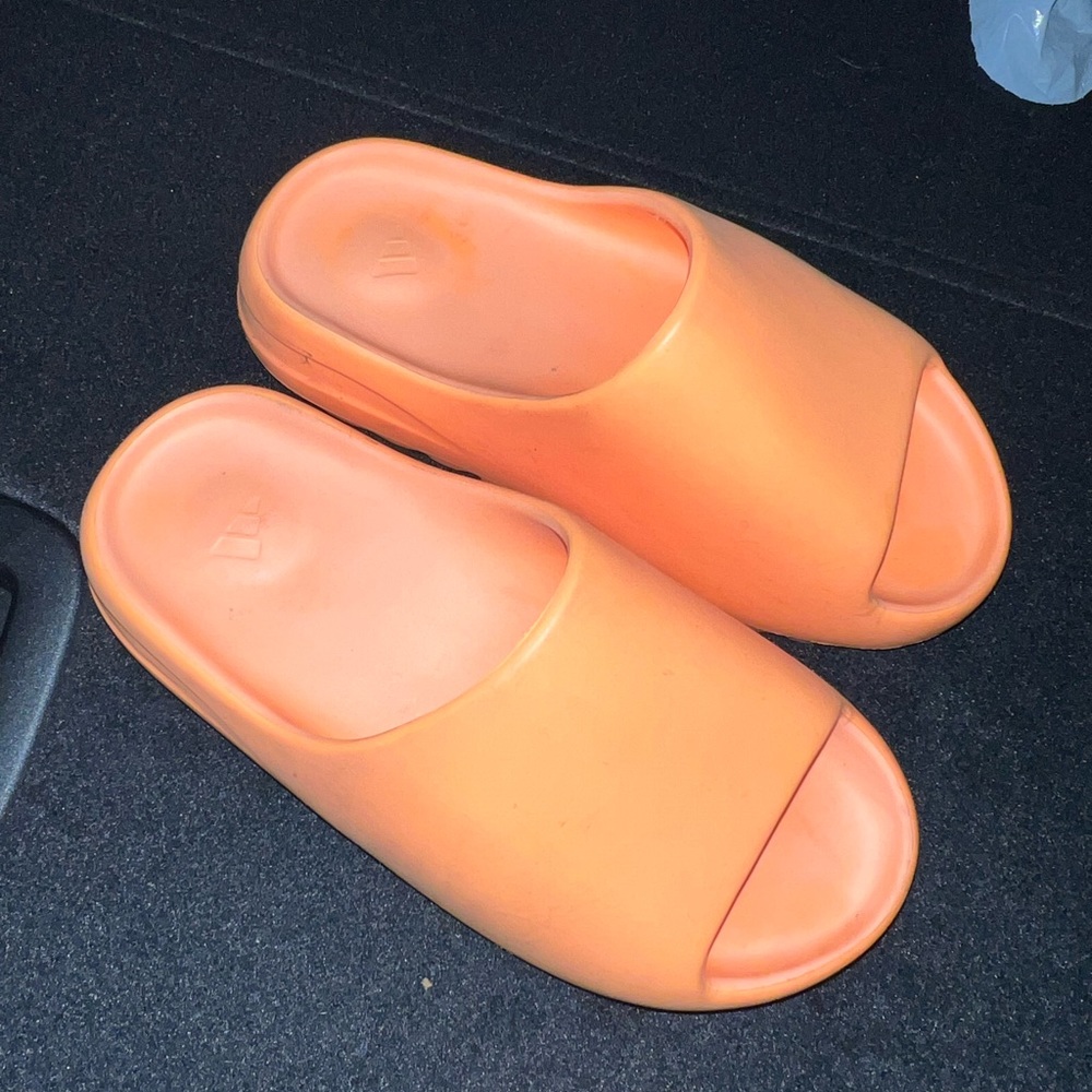 Yeezy Slides - Picture 3 of 3